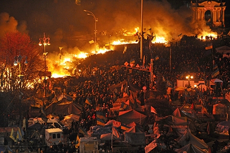 Der brennende Maidan in Kiew gestern abend